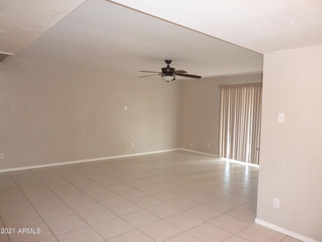Building Photo - 607 E Diamond Dr