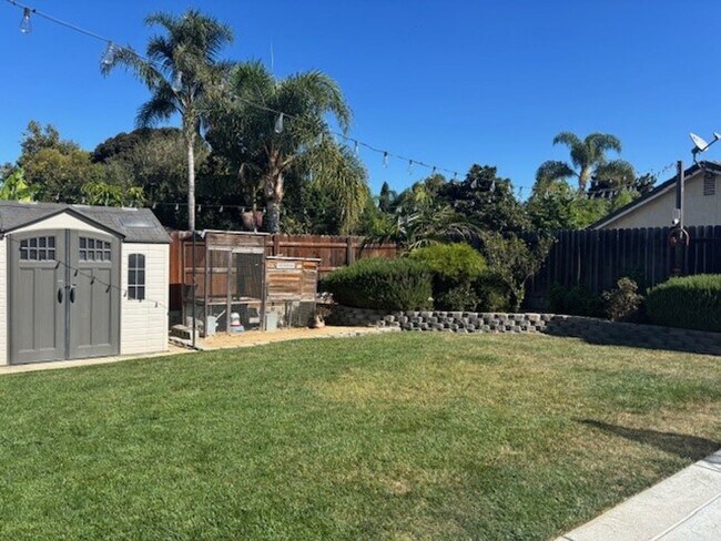Building Photo - Three bedroom, two bath home in Mission Oa...