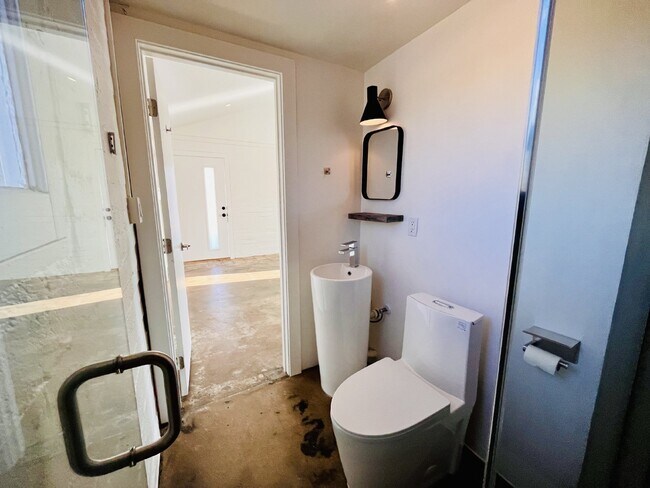 Building Photo - Adorable Studio Cabin near Joshua Tree Town Center