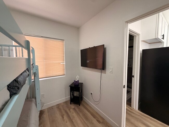 Building Photo - 1830-36 Newton Ave