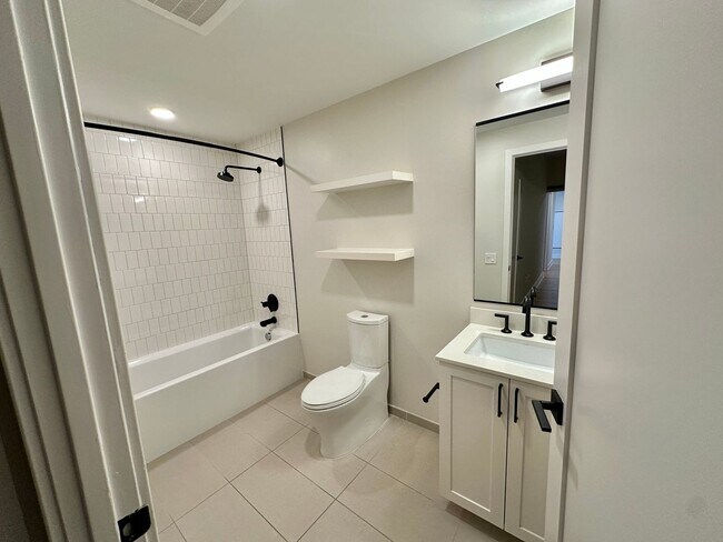 Building Photo - MOVE -IN SPECIAL-FREE RENT! Luxury 2 Bedro...