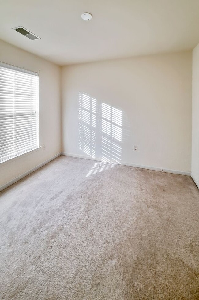 Building Photo - 3074 Esser Pl