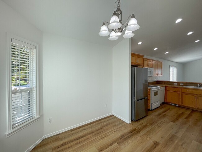 Building Photo - 10826 Hackberry St