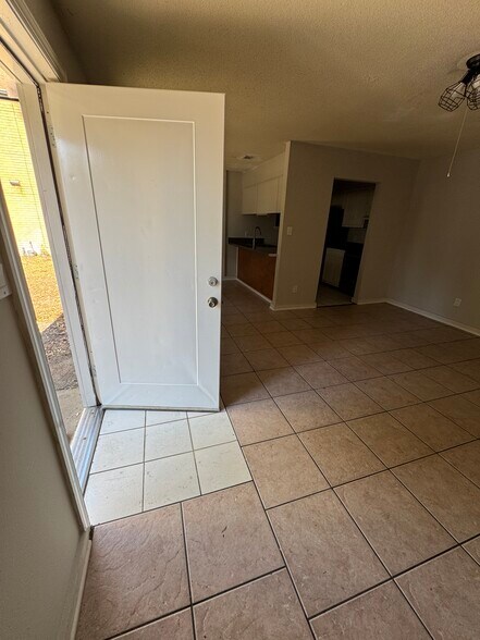 Building Photo - 1863 Nekoma Ct