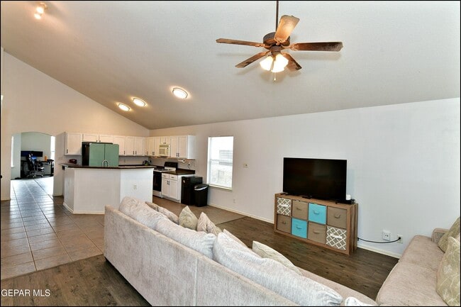 Building Photo - 10937 Northview Dr