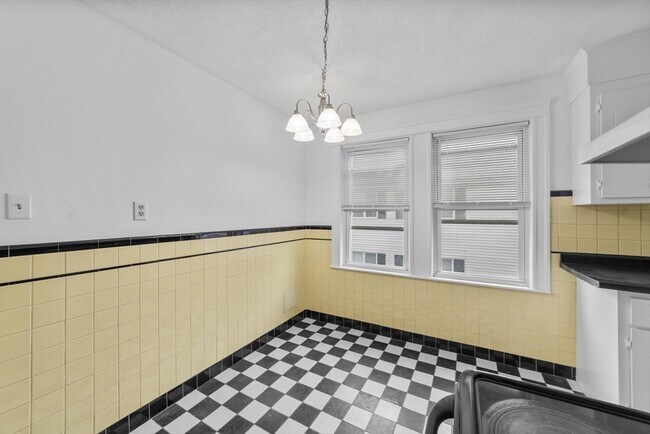 Building Photo - 26 Fuller St