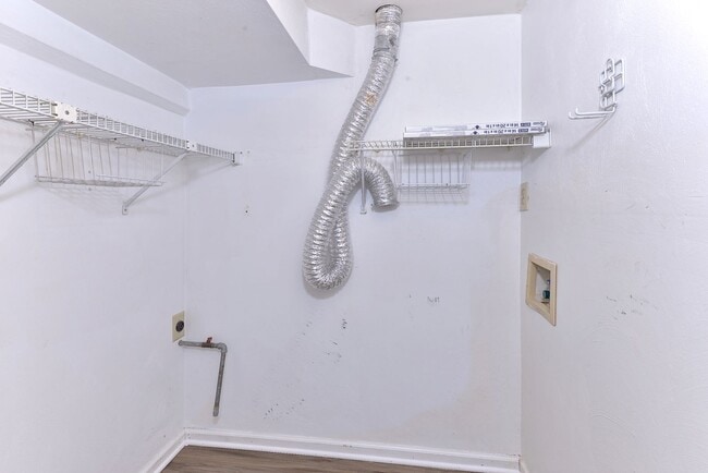 Building Photo - Convenient Coventry Townhome