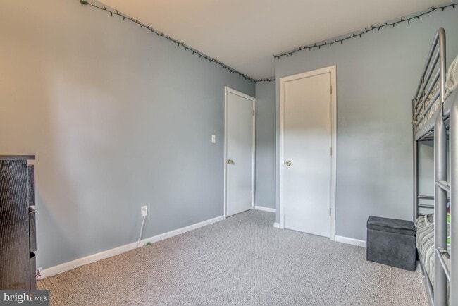 Building Photo - 9909 Maidbrook Rd