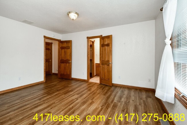Building Photo - 1257 E Lakewood St