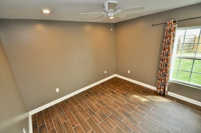 Building Photo - 6418 Treaschwig Rd