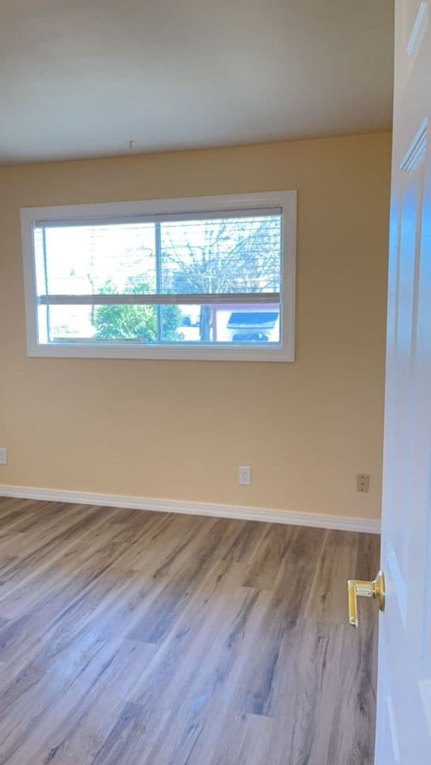 Building Photo - (766) Waverly Drive 2 Bdrm / 1 Bthrm