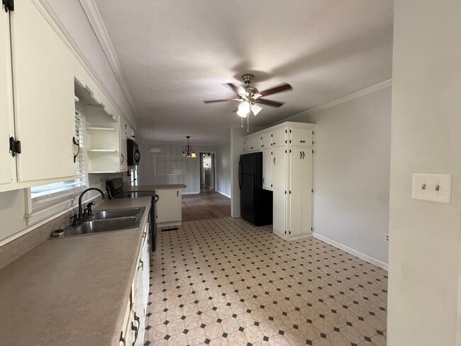 Building Photo - Welcome Home to Comfort and Charm in Decat...