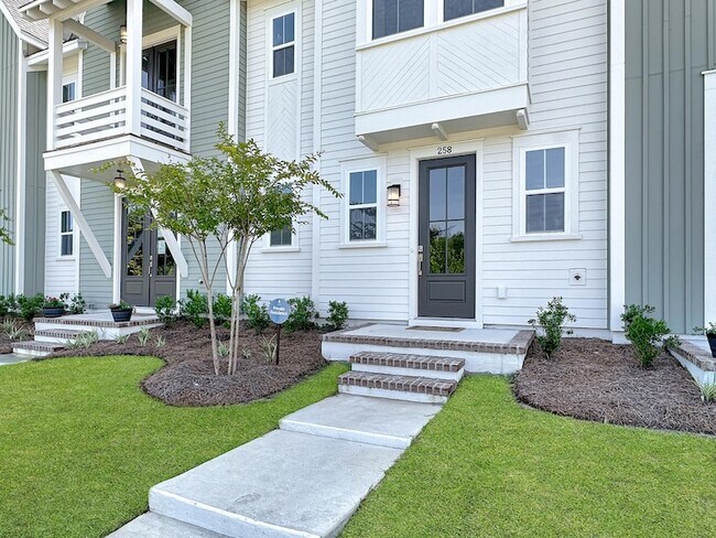 Building Photo - 258 Symphony Ave