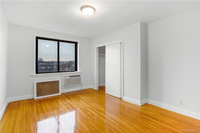 Building Photo - 411 Bronx River Rd