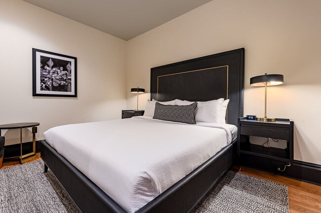 Building Photo - 1011 Canal St