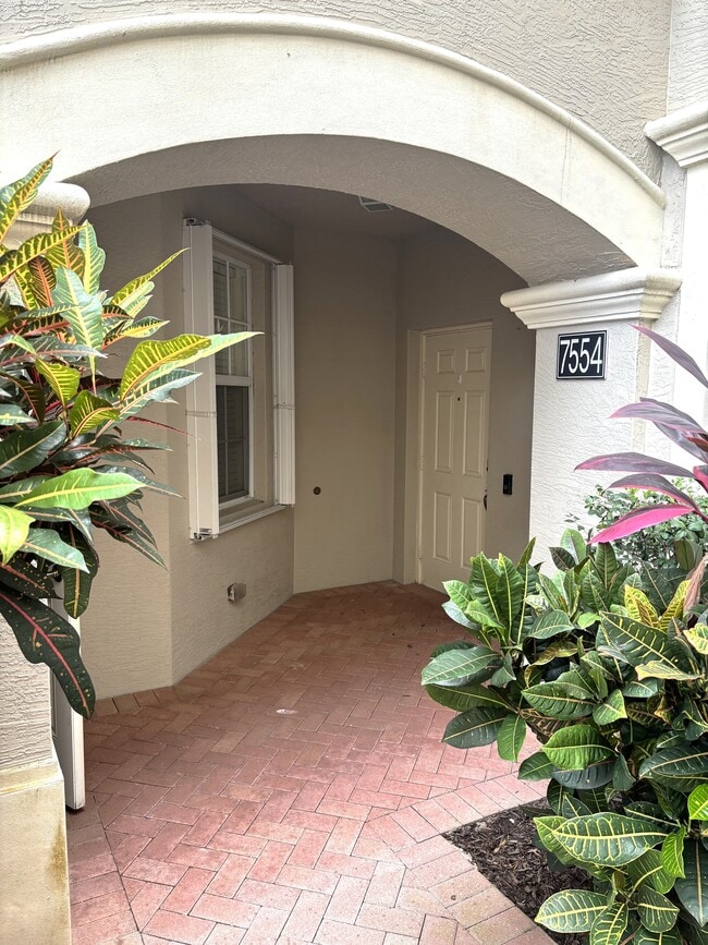 Building Photo - 7554 SW Herrington Ln