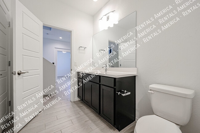 Building Photo - 5509 N 108th Ave