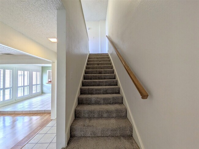 Building Photo - 3302 Townbluff Pl