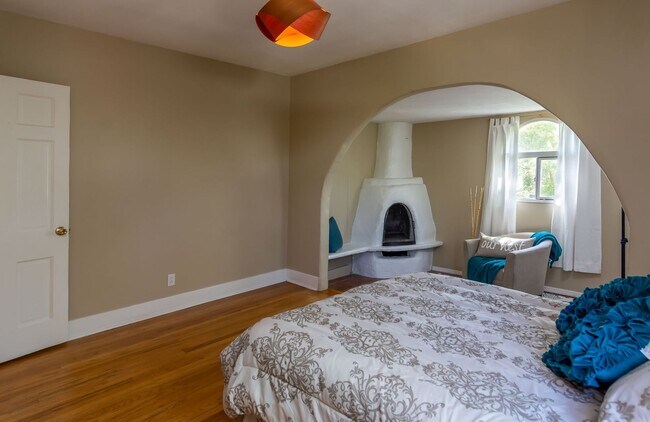 Building Photo - SPRUCE PARK CLASSIC 3 Bedroom  2 Bath 2/STORY 2/CG