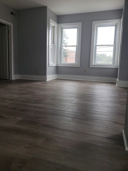 Vinyl floor - 100 Snow St