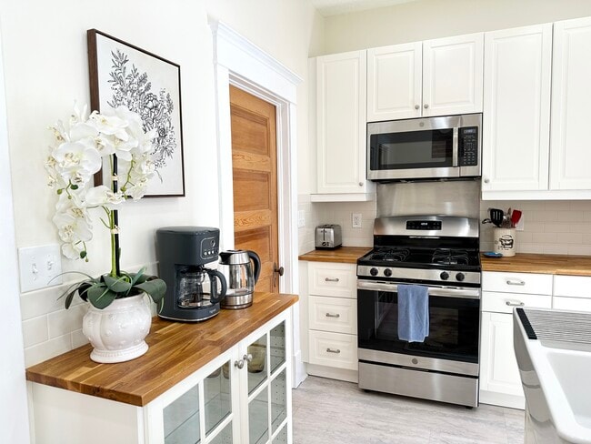 Building Photo - 348 Collyer St