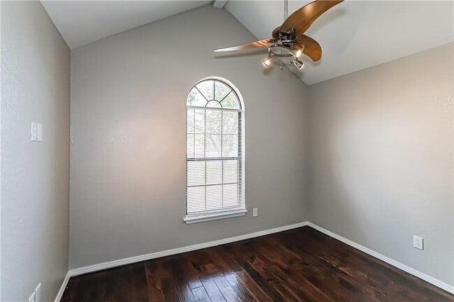 Building Photo - 3004 SW 124th St