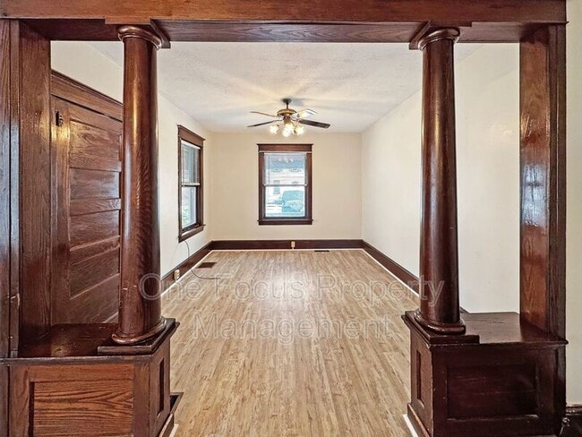 Building Photo - 325 Percy St