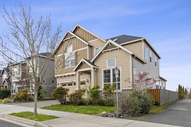 Building Photo - 15430 NW Delia St