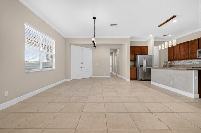 Building Photo - 8883 Kingsmoor Wy