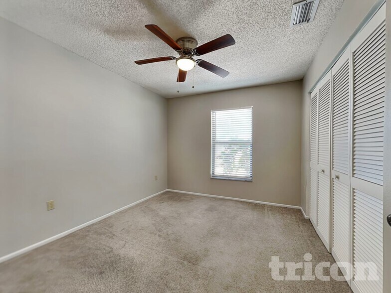 Building Photo - 4918 Ithaca Ln