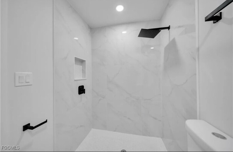 Building Photo - 820 Hibiscus Ave