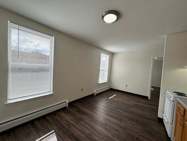 Building Photo - 4 Martin St
