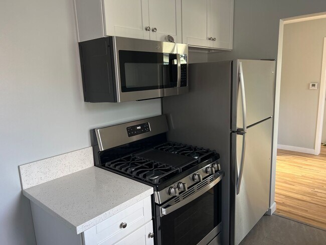 Building Photo - Sheldon St.