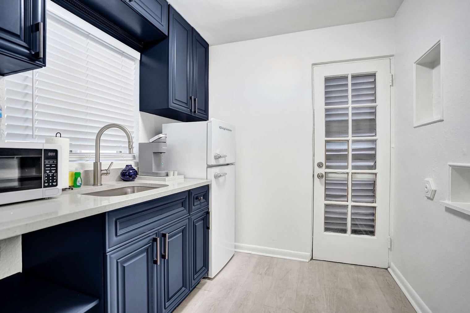 Building Photo - 101 Lucerne Ave