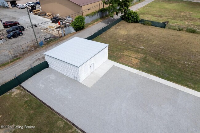 Building Photo - 1529 W Market St