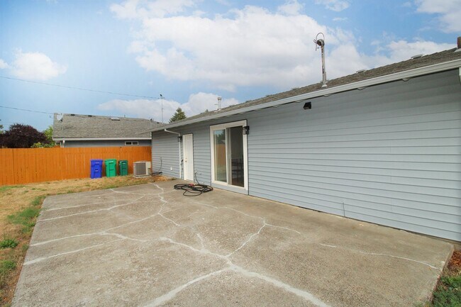 Building Photo - 15540 SE Harrison St