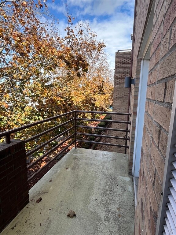 Building Photo - 314 Riverside Ave