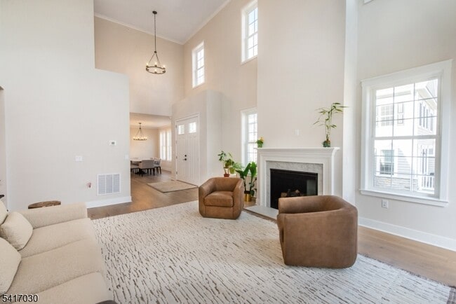 Building Photo - 37 Hillandale Dr