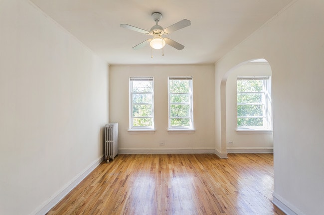 Building Photo - Wolcott Court - 1828 W Lawrence Ave