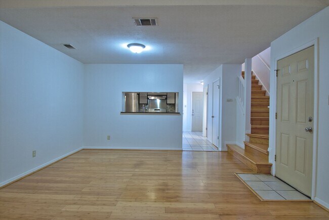 Building Photo - 6489 Hart Ln