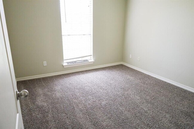 Building Photo - 2704 NE 129th St