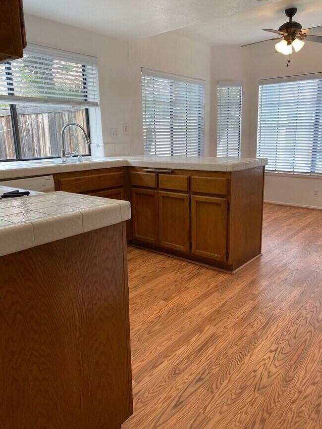 Building Photo - Single Story RSM house with HUGE yard!