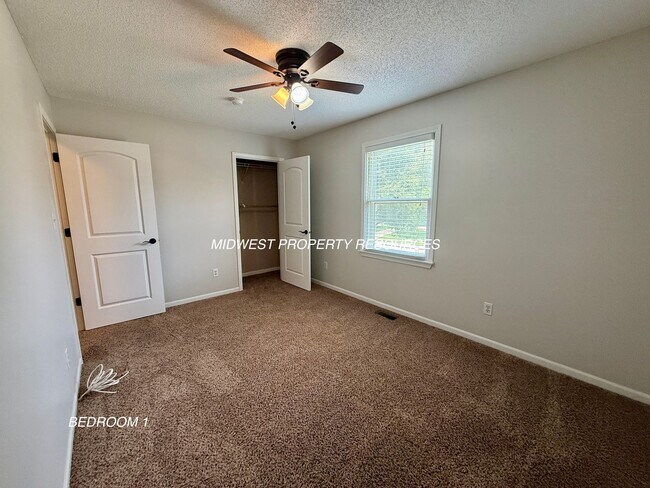 Building Photo - 2421 NE Carousel Cir