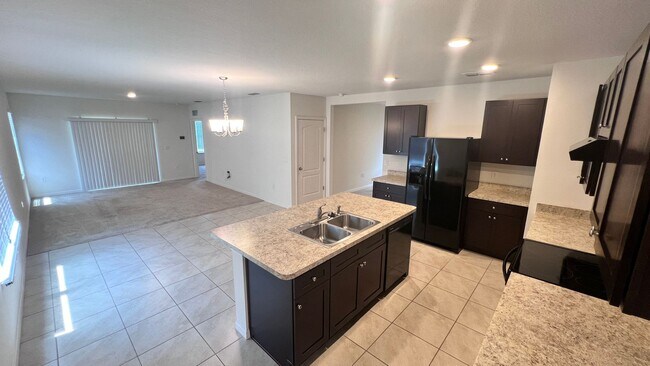 Building Photo - Beautiful 3 Bedroom, 2 Bathroom Home near ...