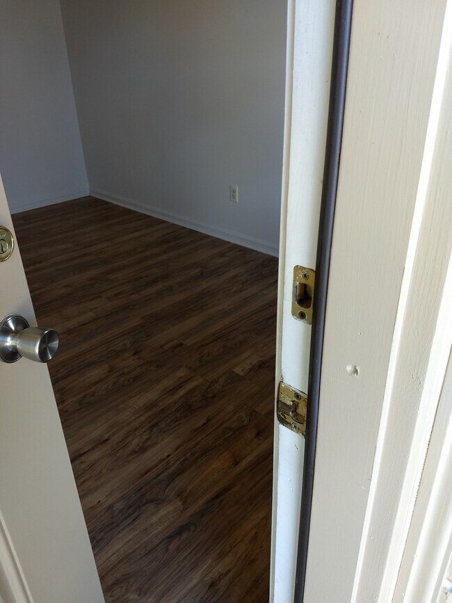 Building Photo - 4801 Saddlebrook Ln