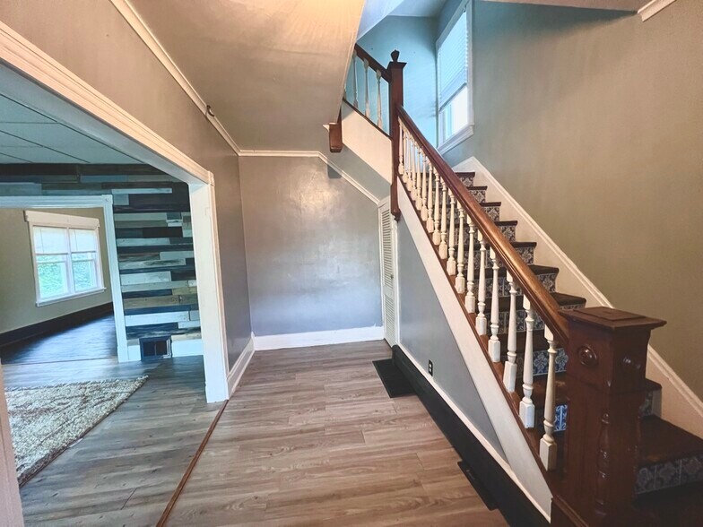 Front Entrance & Stairs - 1221 Church St