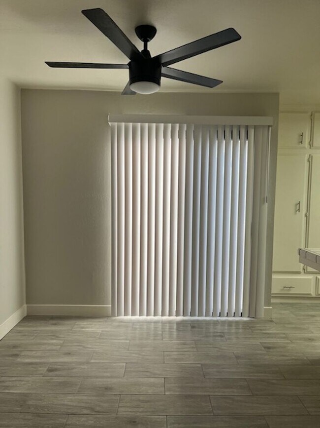 Building Photo - SH6012C