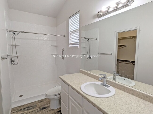 Building Photo - 2 Bed, 2 Bath, Garage, HVAC