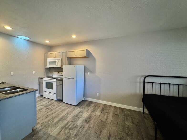Building Photo - 3767 Kicking Horse Dr