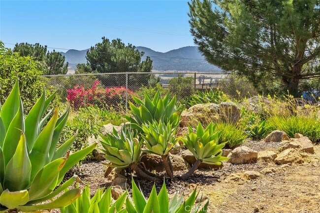 Building Photo - 1716 Cedar St